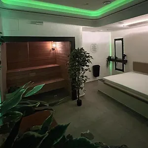Aparthotel Me And